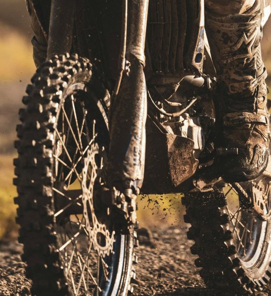 Bild Dirtbike voller Erde Bild Dirtbike voller Erde